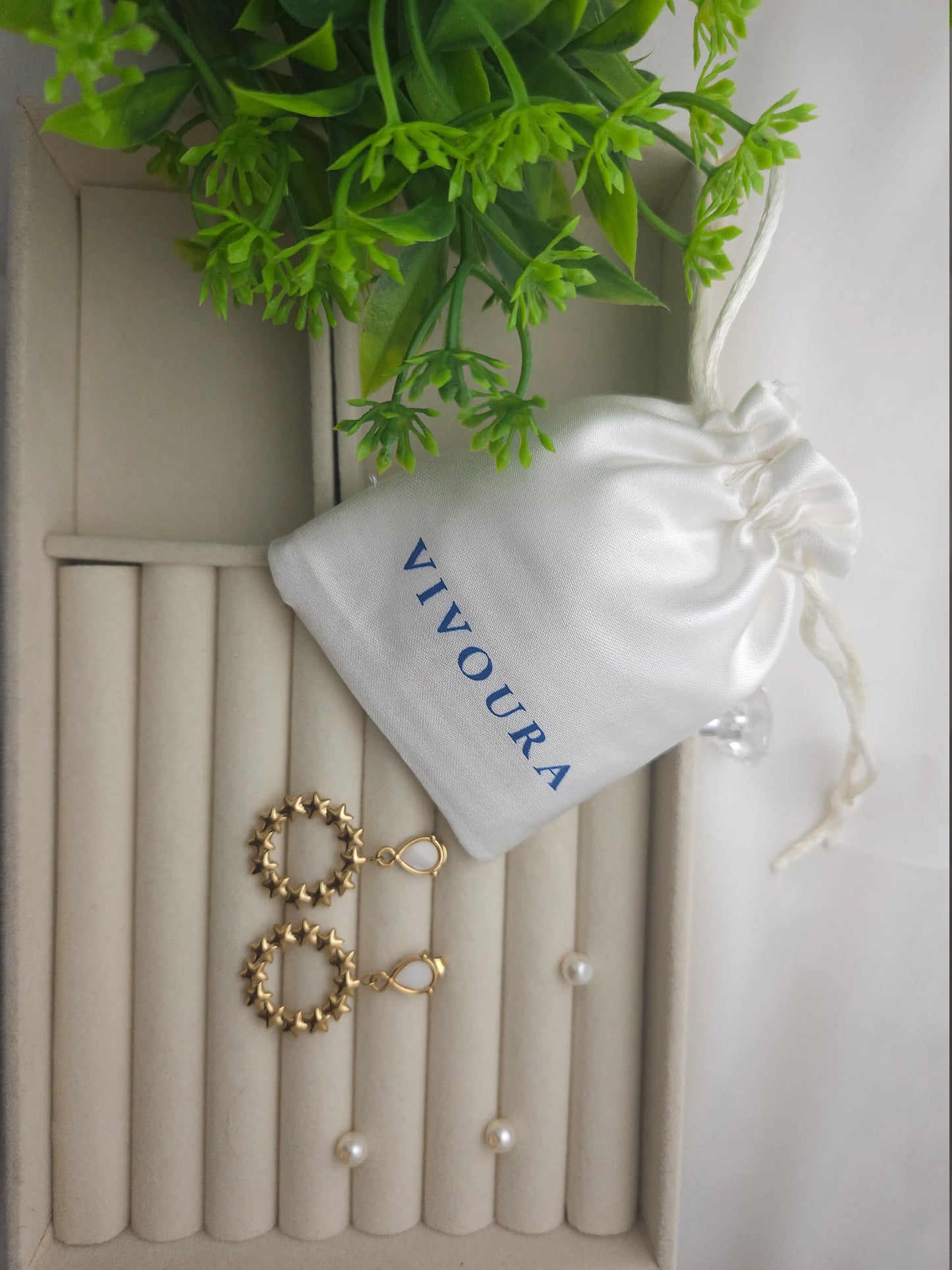 Gold Star Hoop Earrings with Faux Pearl – Vivoura Jewellery