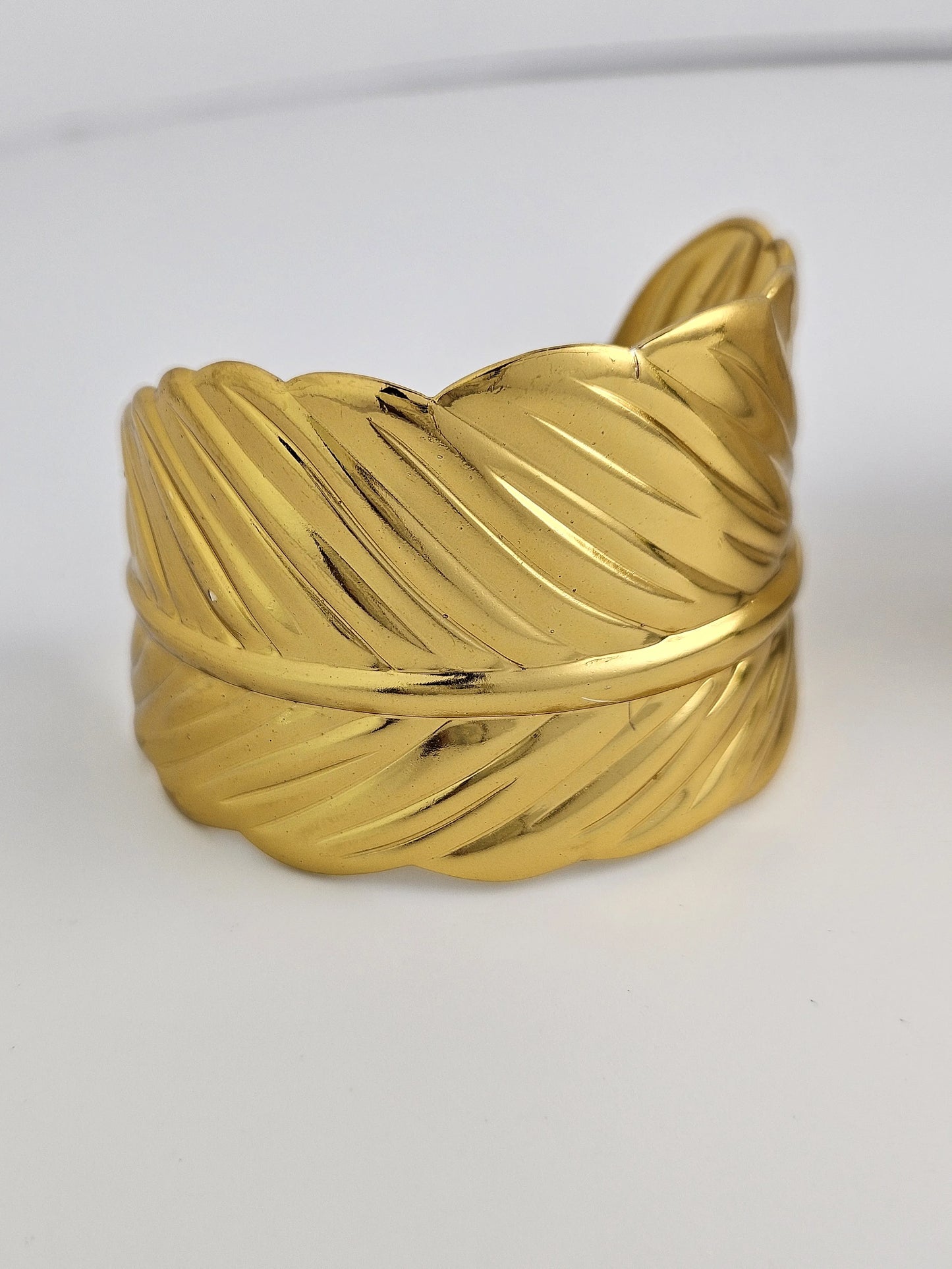 Gold Leaf Cuff Bracelet – Nature-Inspired Statement Jewelry | Vivoura Jewellery
