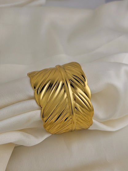 Gold Leaf Cuff Bracelet – Nature-Inspired Statement Jewelry | Vivoura Jewellery