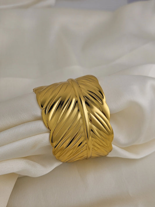 Gold Leaf Cuff Bracelet – Nature-Inspired Statement Jewelry | Vivoura Jewellery