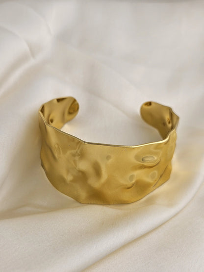 Hammered Gold Cuff Bracelet – Elegant Statement Jewelry | Vivoura Jewellery