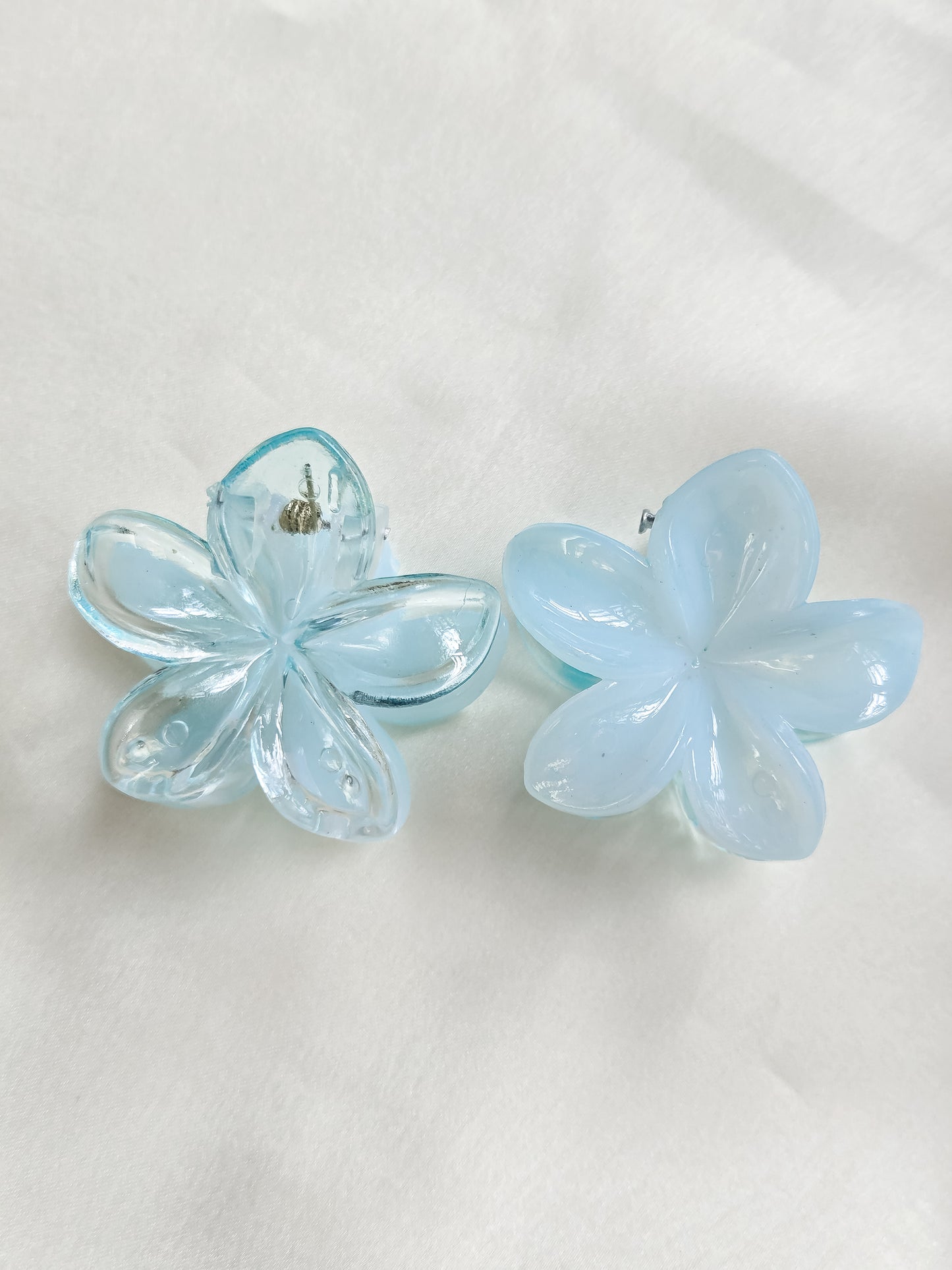 Dual Tone Pastel Flower Hair Claw Clips – Cute Transparent Acrylic Hair Accessories for Women & Girls
