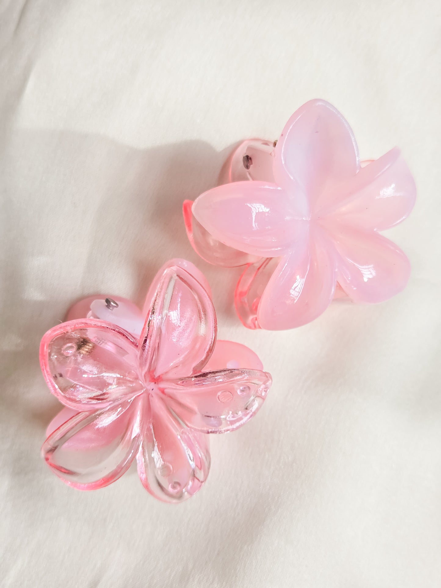 Dual Tone Pastel Flower Hair Claw Clips – Cute Transparent Acrylic Hair Accessories for Women & Girls