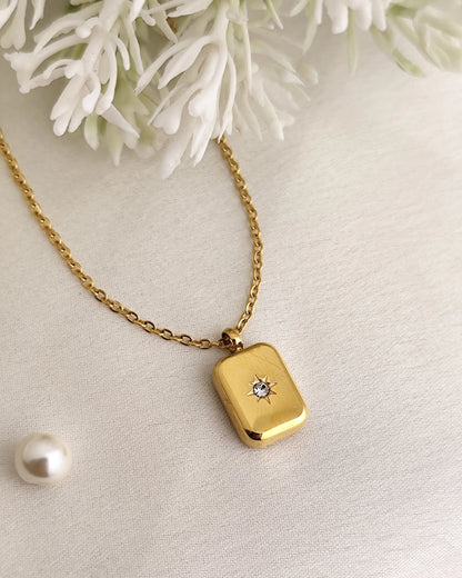 Gold-Plated Starburst Crystal Pendant Necklace – Minimalist Everyday Jewelry