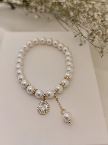 Elegant Pearl Bead Bracelet with CZ Charm – Classic White & Gold