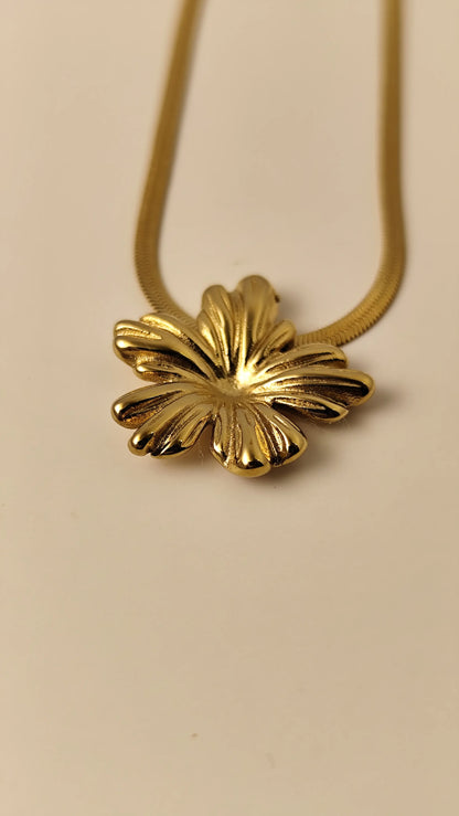 Gold Flower Pendant Necklace – Bold Statement Snake Chain Jewellery