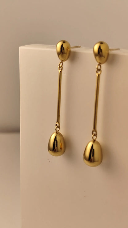 Minimalist Gold Drop Earrings – Elegant Long Bar Dangle Design