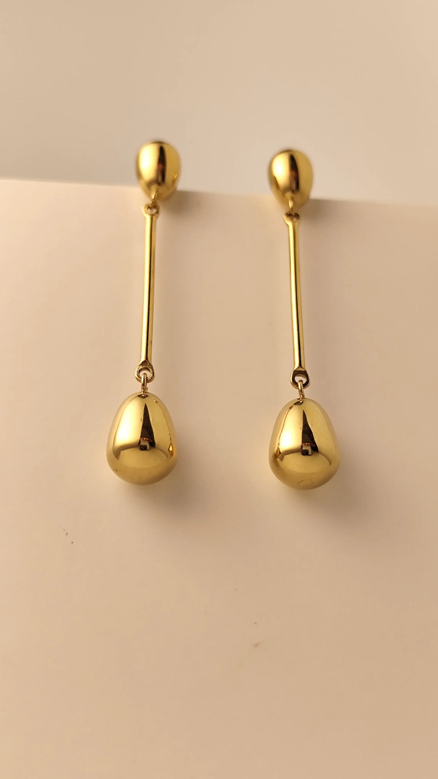 Minimalist Gold Drop Earrings – Elegant Long Bar Dangle Design