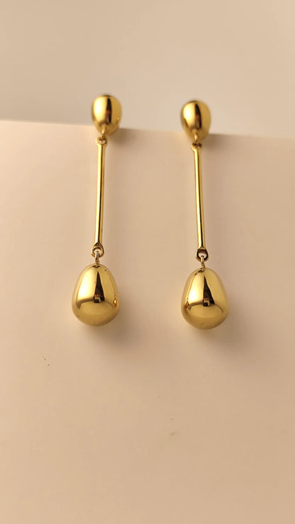 Minimalist Gold Drop Earrings – Elegant Long Bar Dangle Design