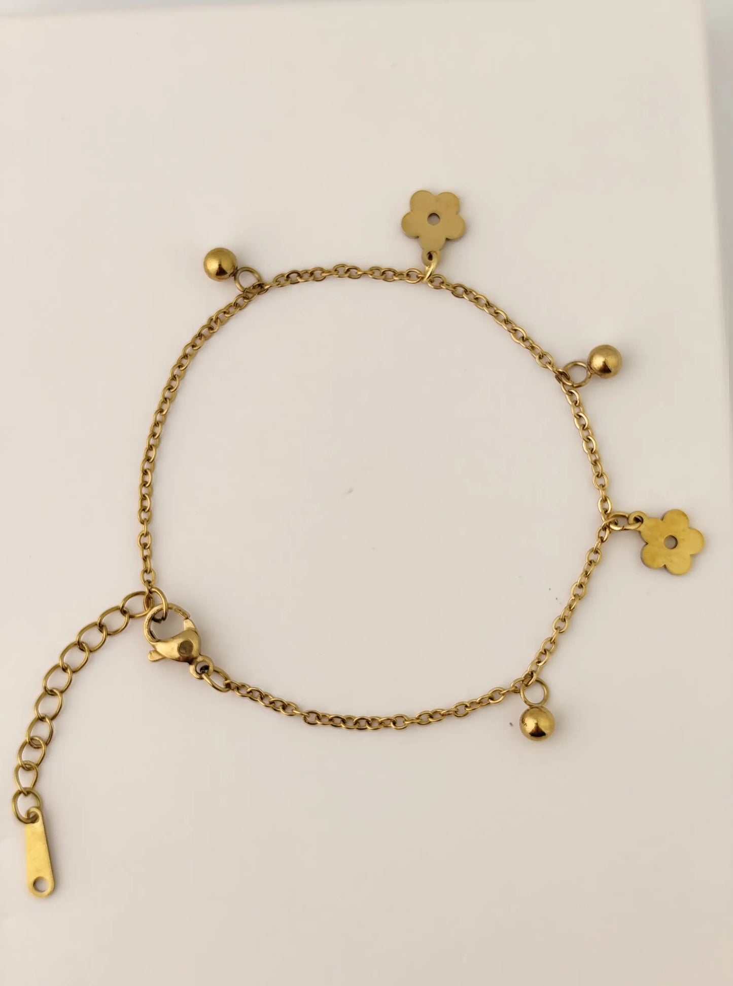 Dainty Gold Flower Charm Bracelet with Bead Accents – Adjustable Chain
